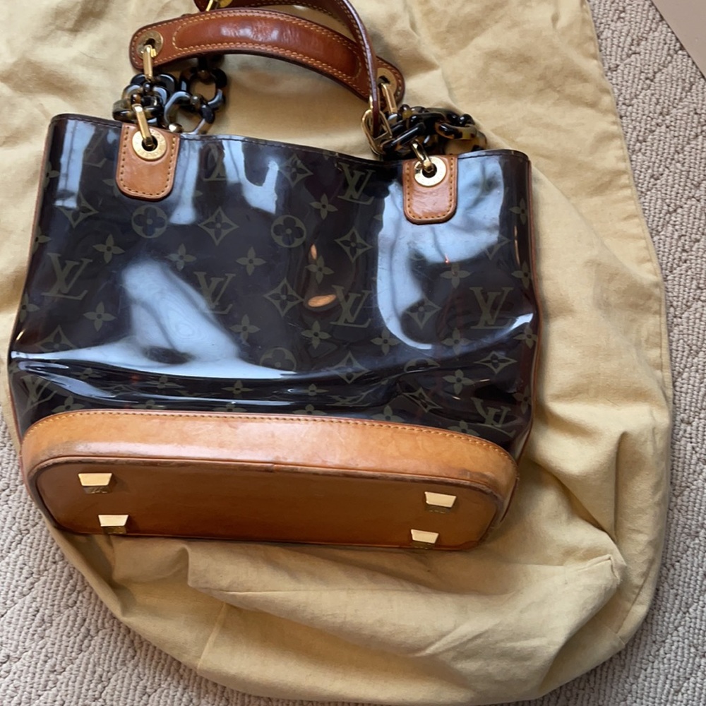 Louis Vuitton - Picture 9 of 12